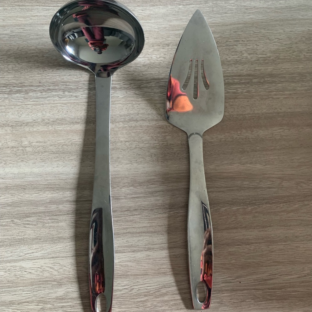 Oneida Stainless Hostess Deep Serving Spoon 10” & Flat Triangle Serving Spatula